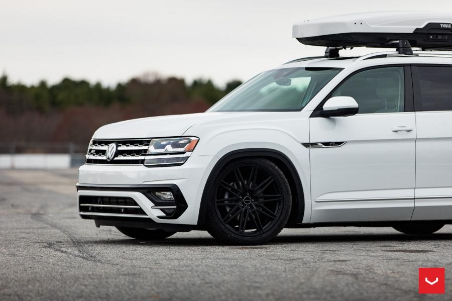Детали экстерьера Volkswagen Atlas R-Line on Vossen Wheels (CV10) 2019 года  (фото 10 из 53)